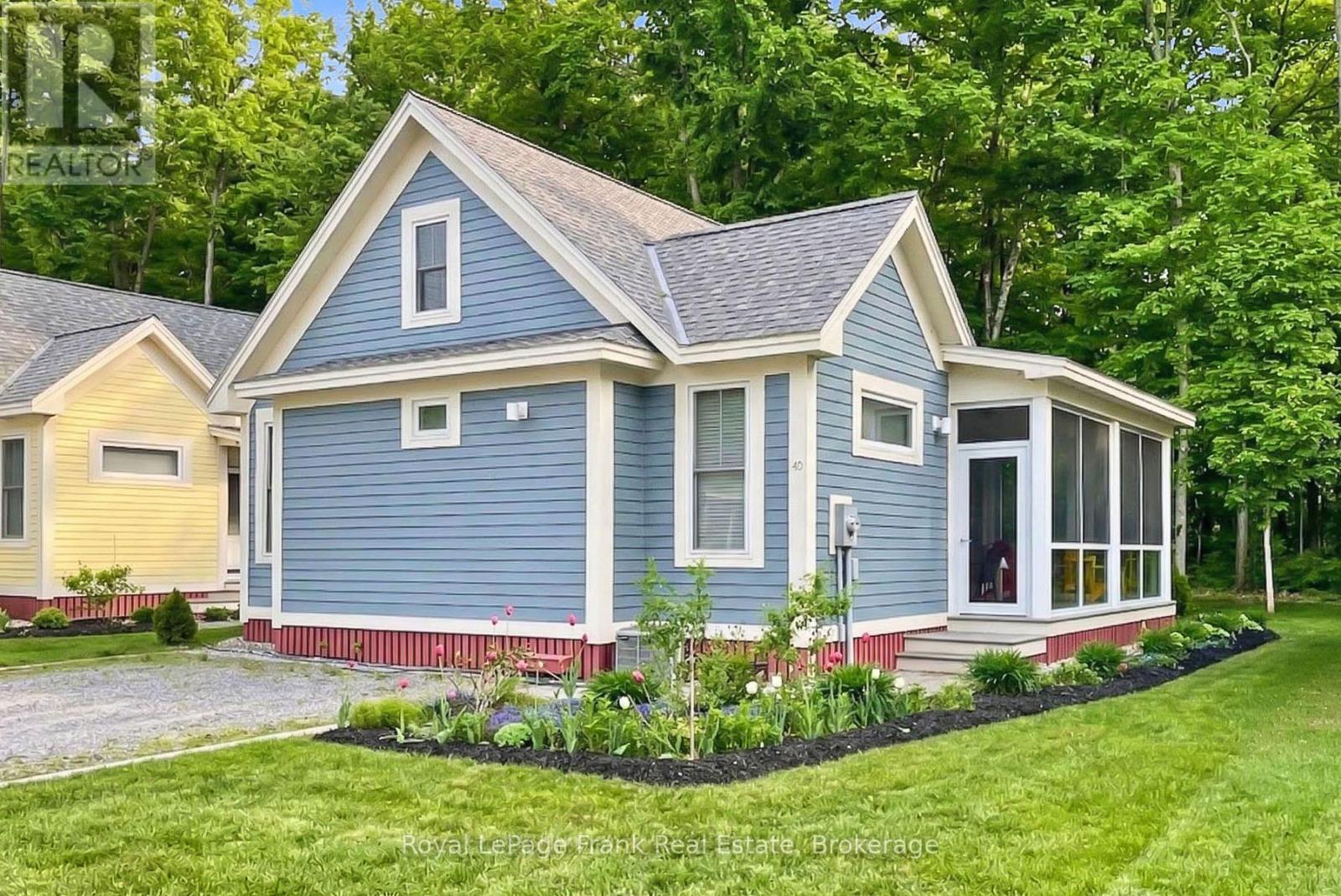 203 - 40 Hollow Lane, Prince Edward County, Ontario  K0K 1P0 - Photo 2 - X12994458