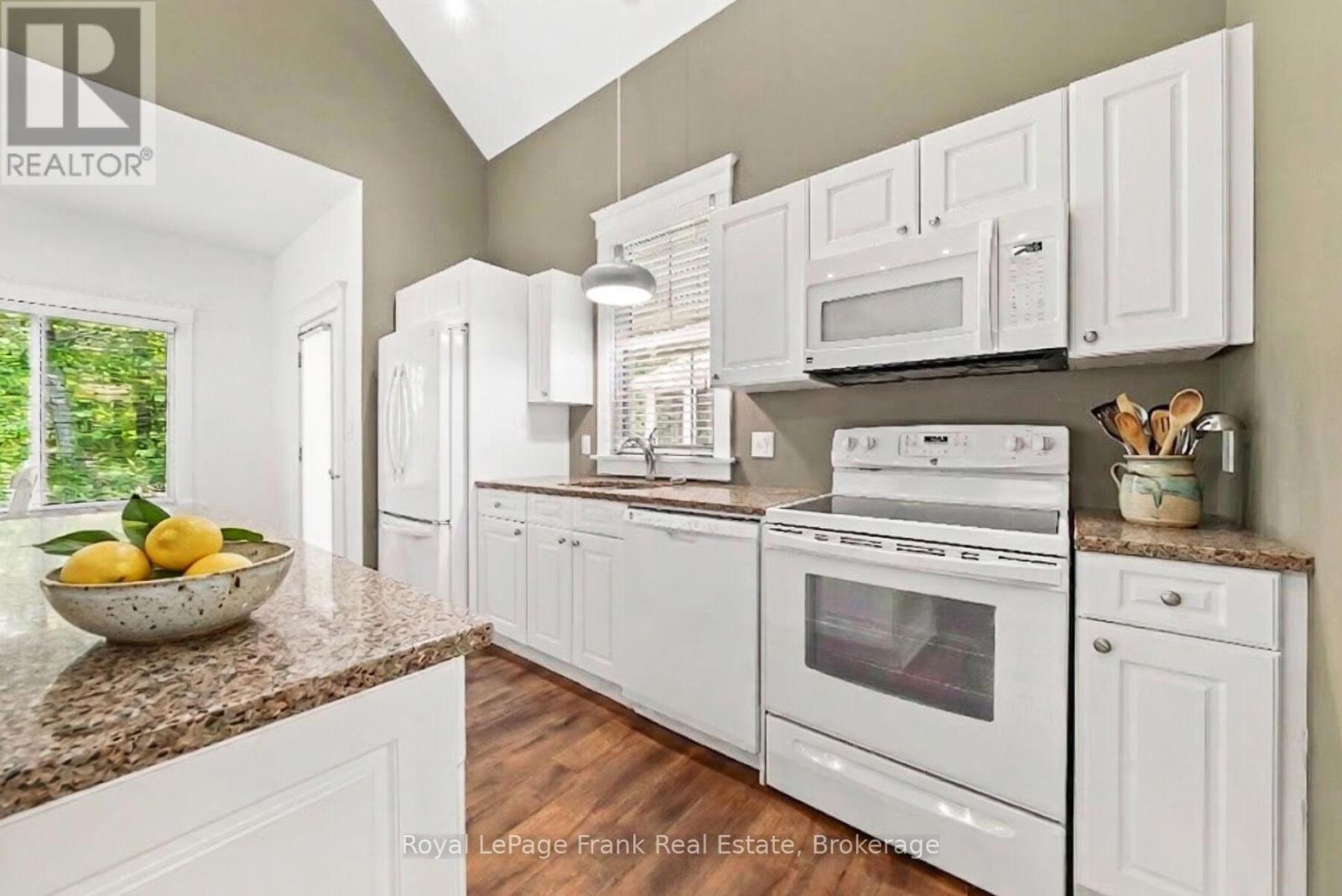 203 - 40 Hollow Lane, Prince Edward County, Ontario  K0K 1P0 - Photo 7 - X12994458