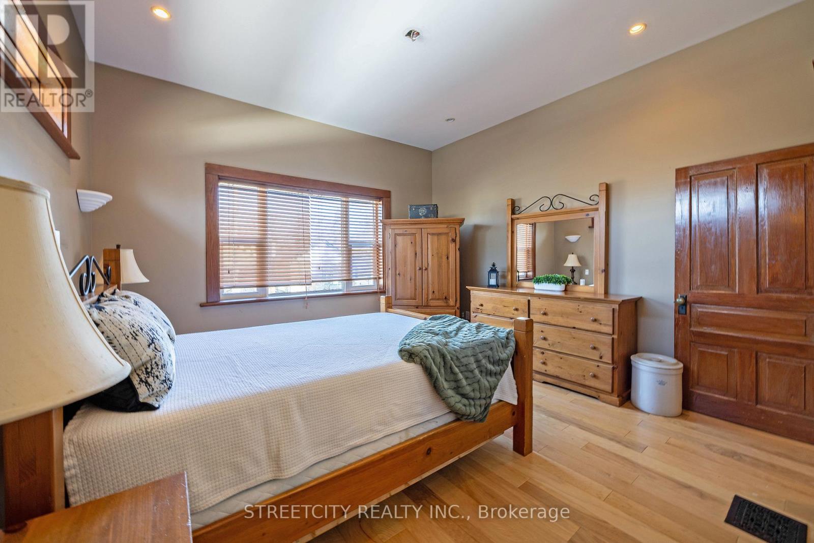 55 Tecumseh Avenue, London South, Ontario  N6C 1R5 - Photo 32 - X12868382