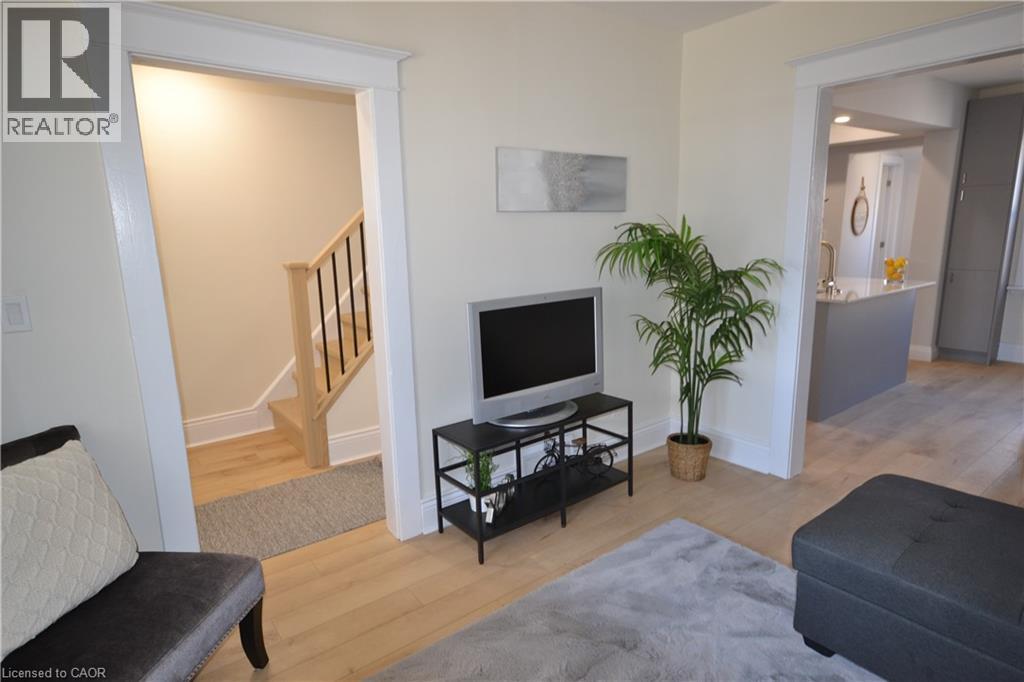151 London Street N, Hamilton, Ontario  L8H 4B6 - Photo 6 - 40817796