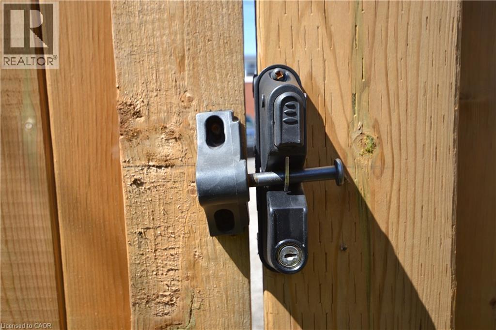 151 London Street N, Hamilton, Ontario  L8H 4B6 - Photo 39 - 40817796