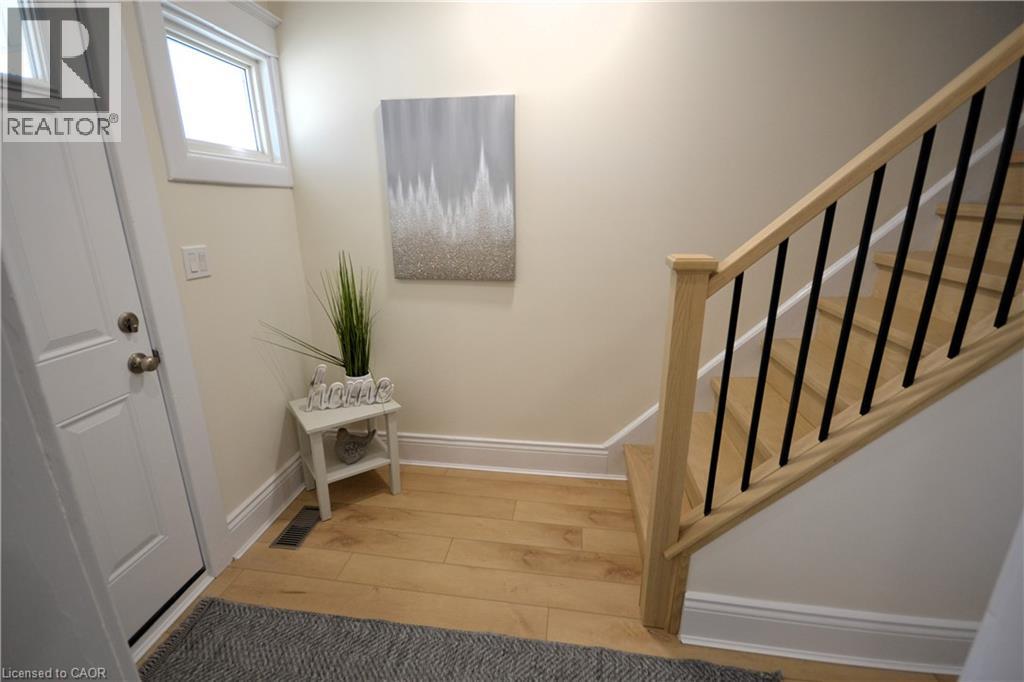 151 London Street N, Hamilton, Ontario  L8H 4B6 - Photo 4 - 40817796