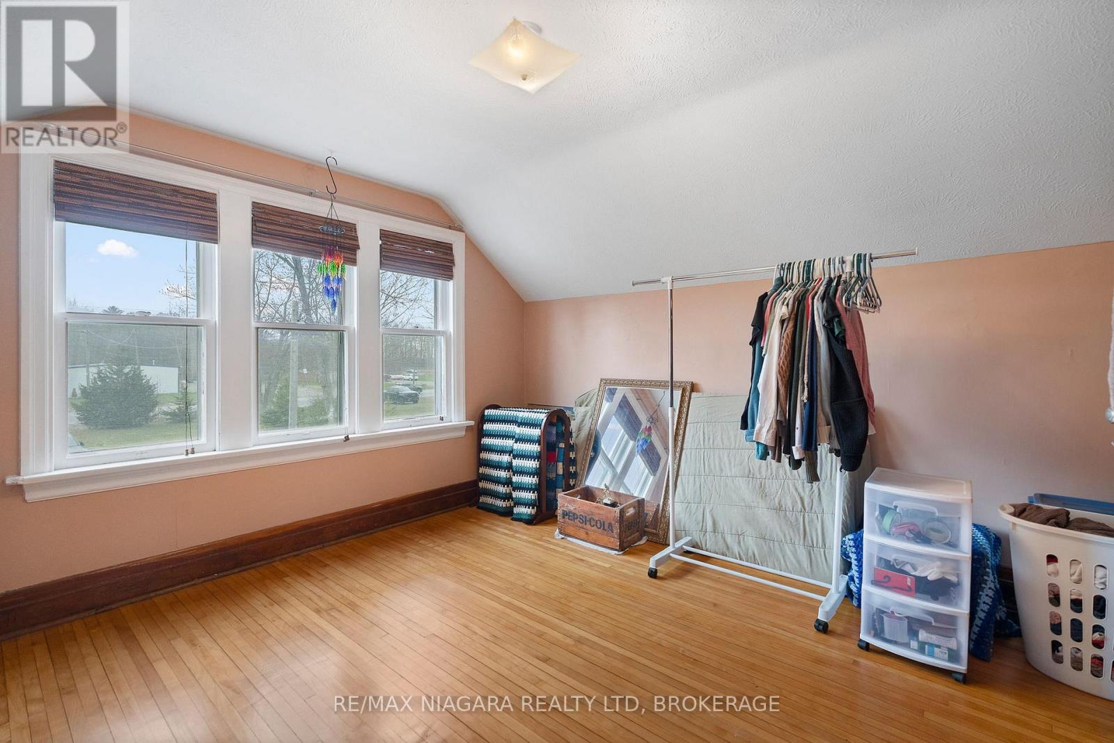 1183 Merrittville Highway, Thorold, Ontario  L3B 5N5 - Photo 15 - X12994294