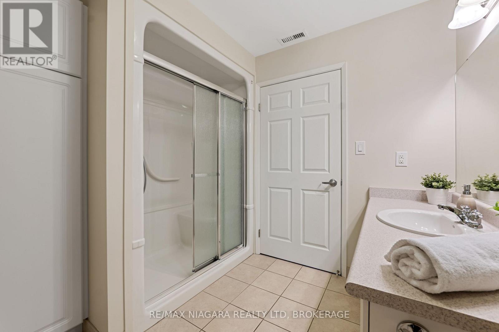 202 - 141 Vansickle Road, St. Catharines, Ontario  L2S 0E5 - Photo 15 - X12994518