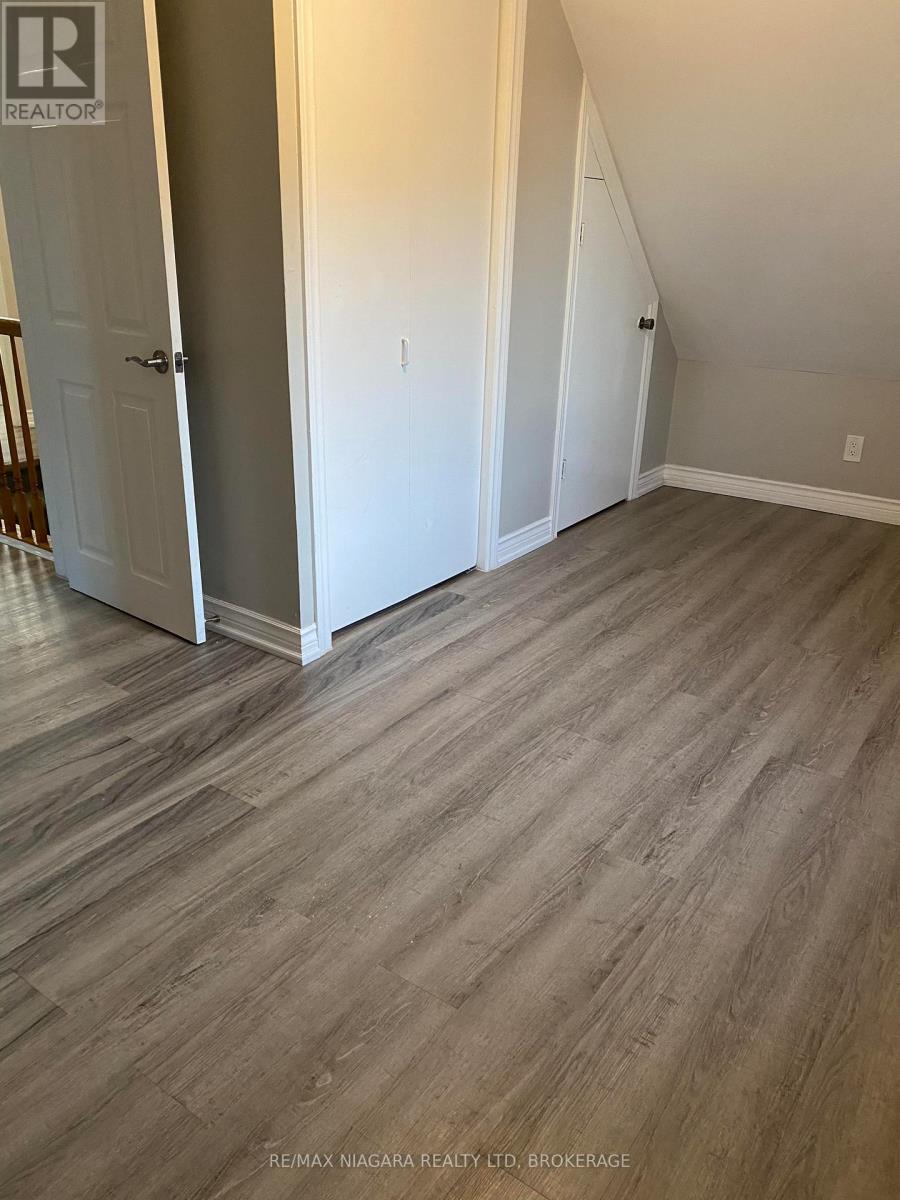 42 Vine Street, St. Catharines, Ontario  L2R 3X8 - Photo 11 - X12994558