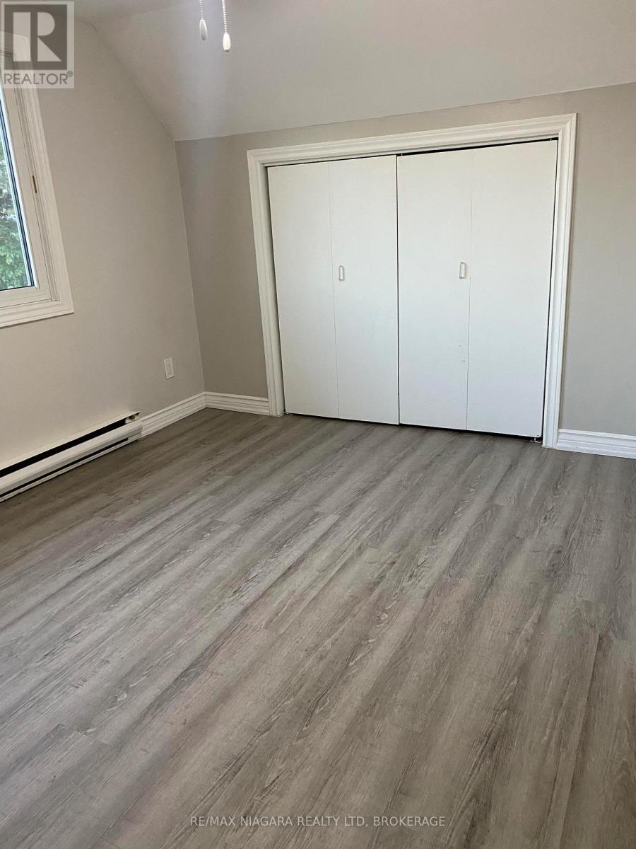 42 Vine Street, St. Catharines, Ontario  L2R 3X8 - Photo 12 - X12994558