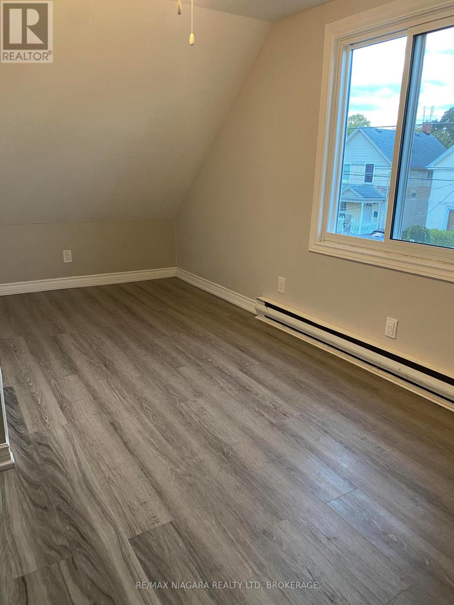 42 Vine Street, St. Catharines, Ontario  L2R 3X8 - Photo 17 - X12994558