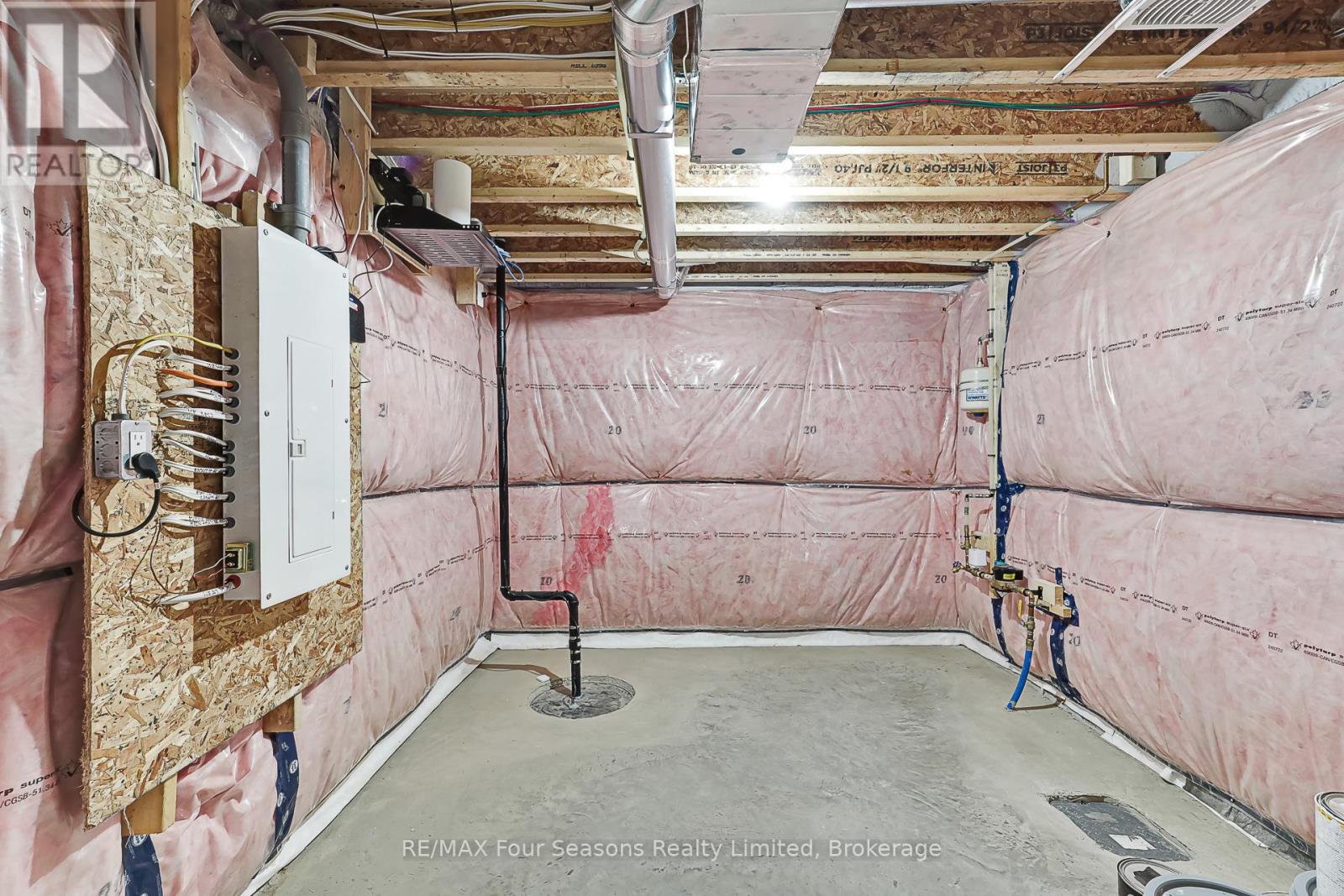 1 Boynton Court, Blue Mountains, Ontario  N0H 2P0 - Photo 34 - X12994508