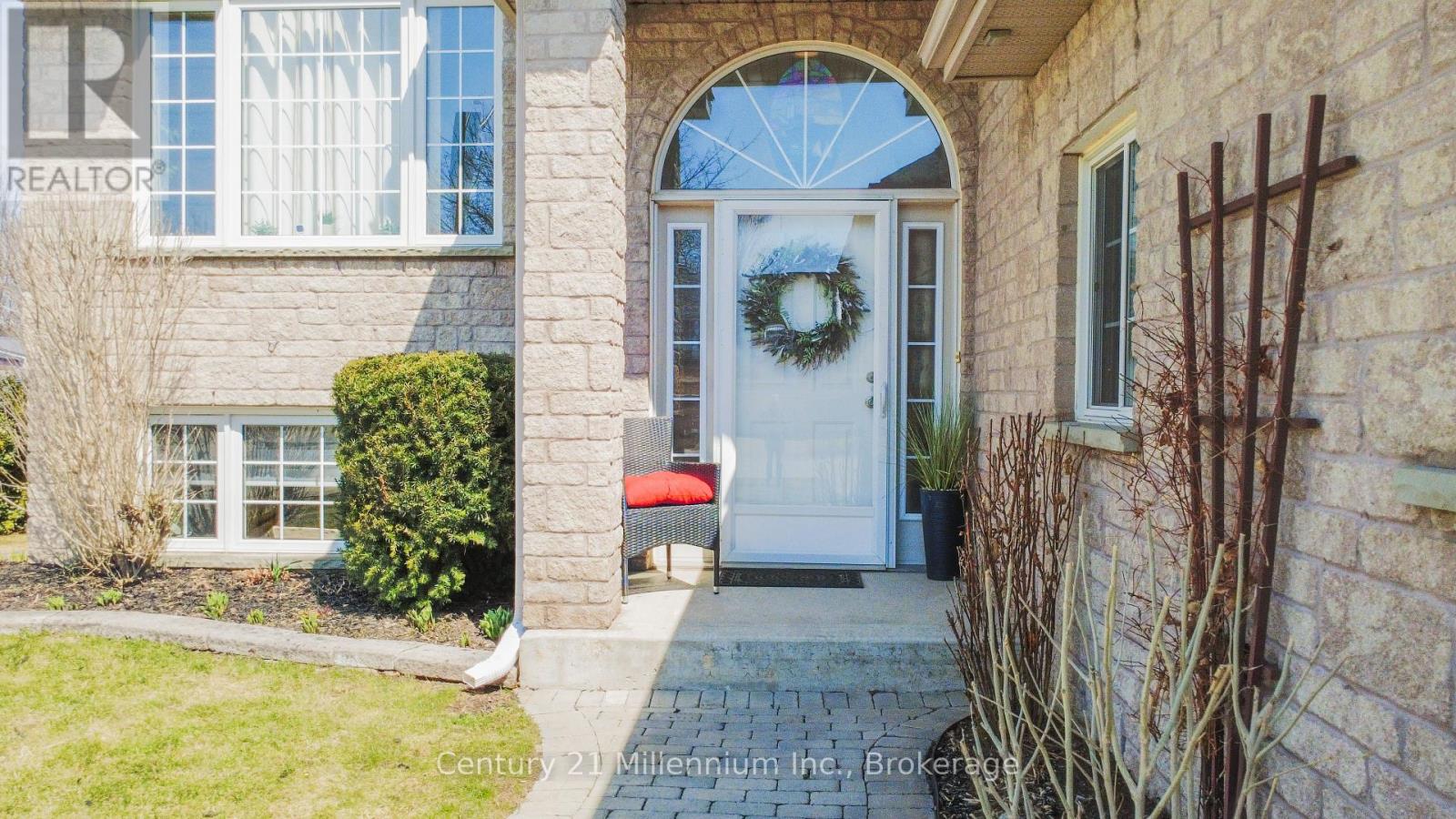 483 Peirson Avenue, Saugeen Shores, Ontario  N0H 2C1 - Photo 2 - X12994594