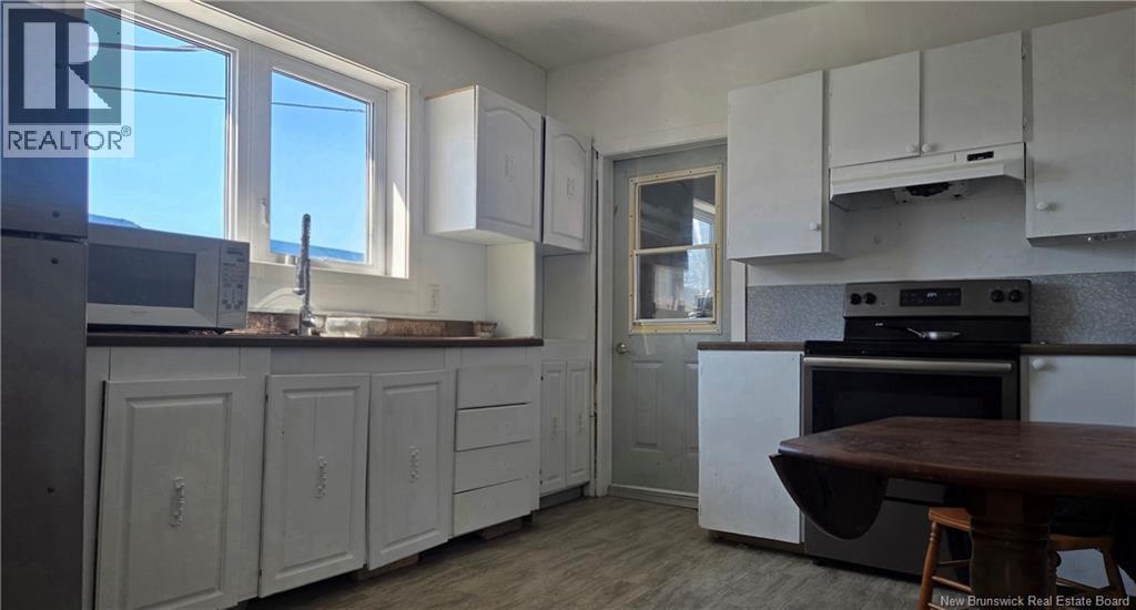 15- 15-1/2 Aberdeen Street, Campbellton, New Brunswick  E3N 2J6 - Photo 2 - NB137052