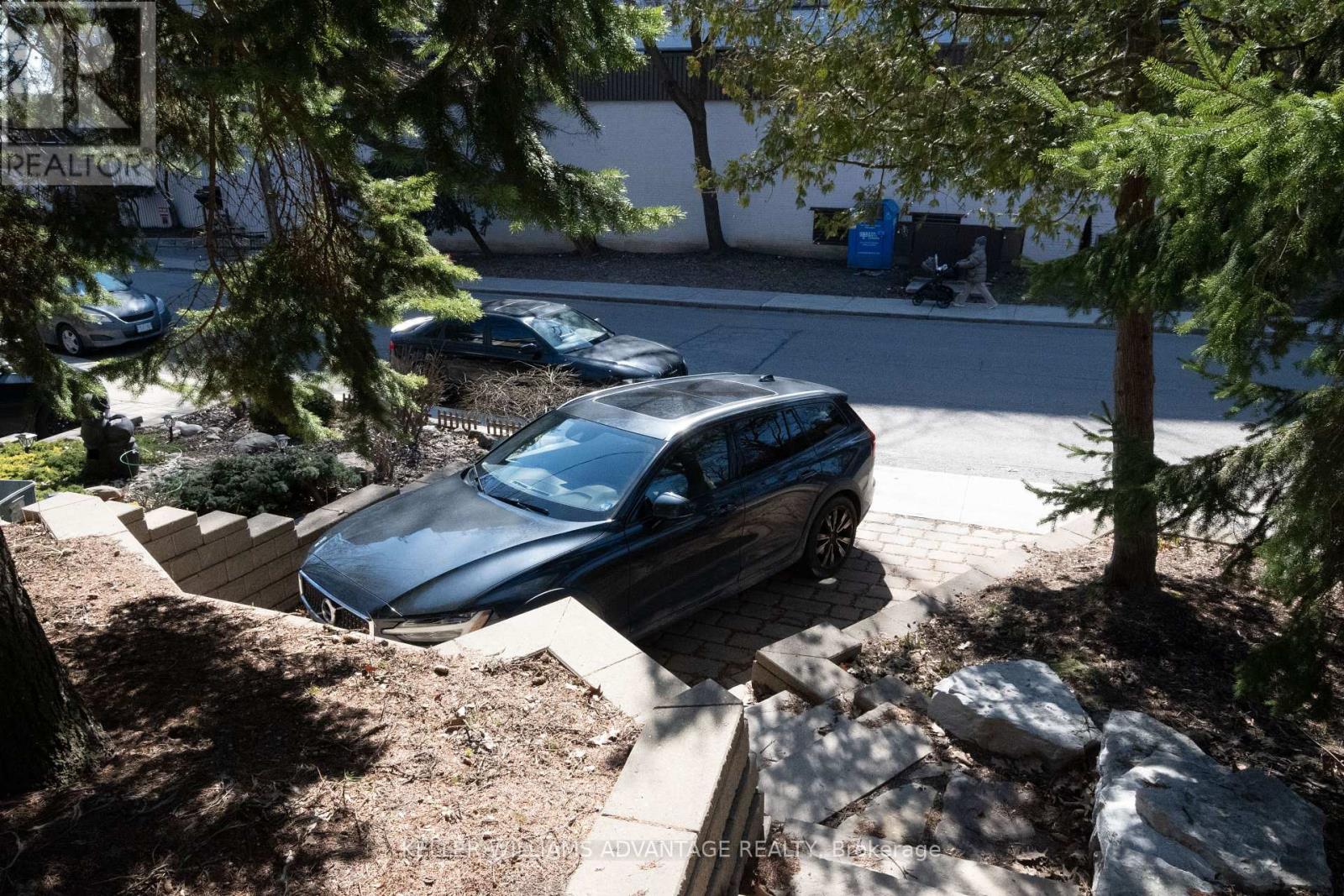 35 Mount Royal Avenue, Toronto, Ontario  M6H 2S2 - Photo 4 - C12994534