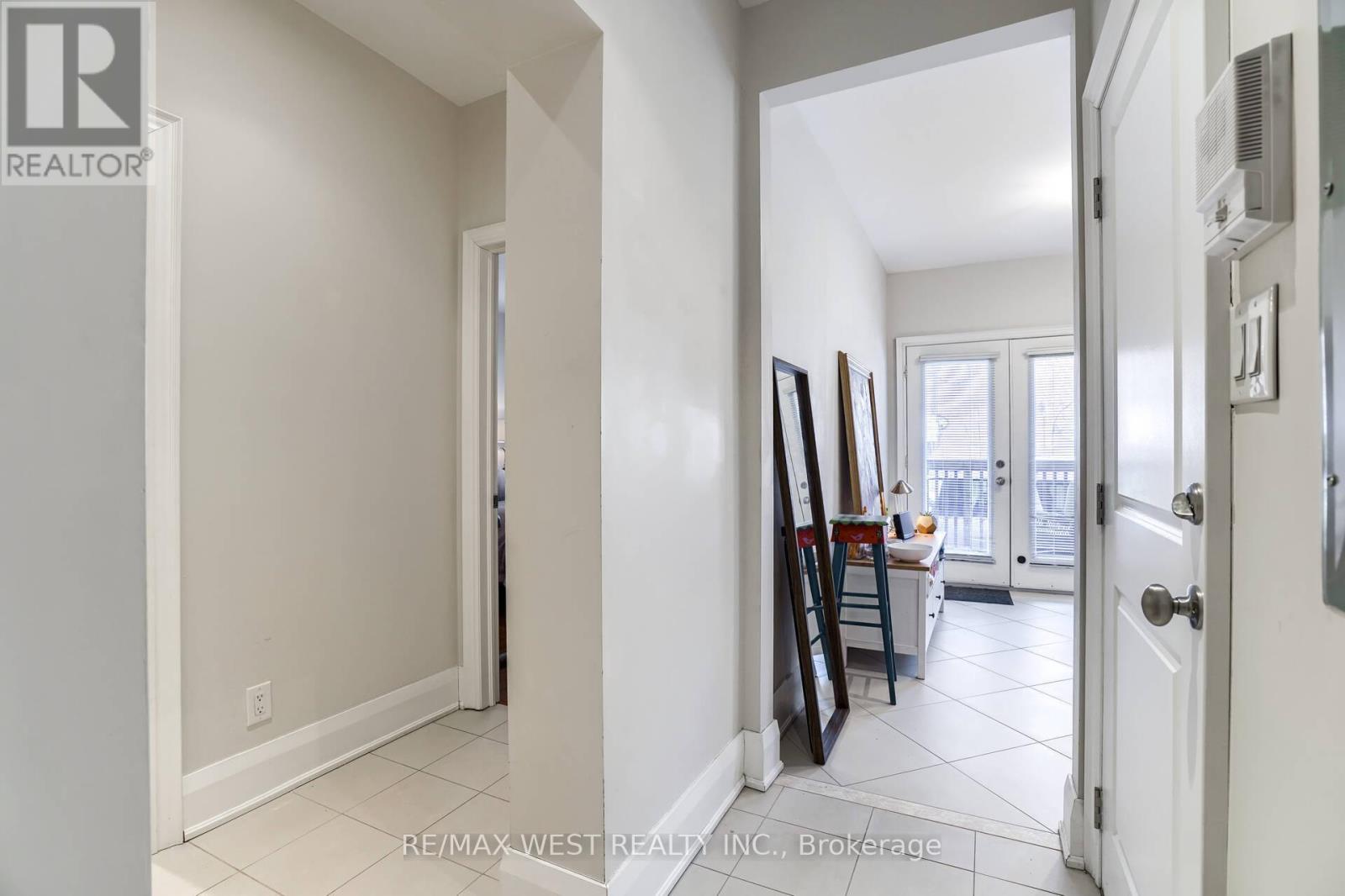 Main - 6 Oriole Gardens, Toronto, Ontario  M4V 1V7 - Photo 12 - C12994566