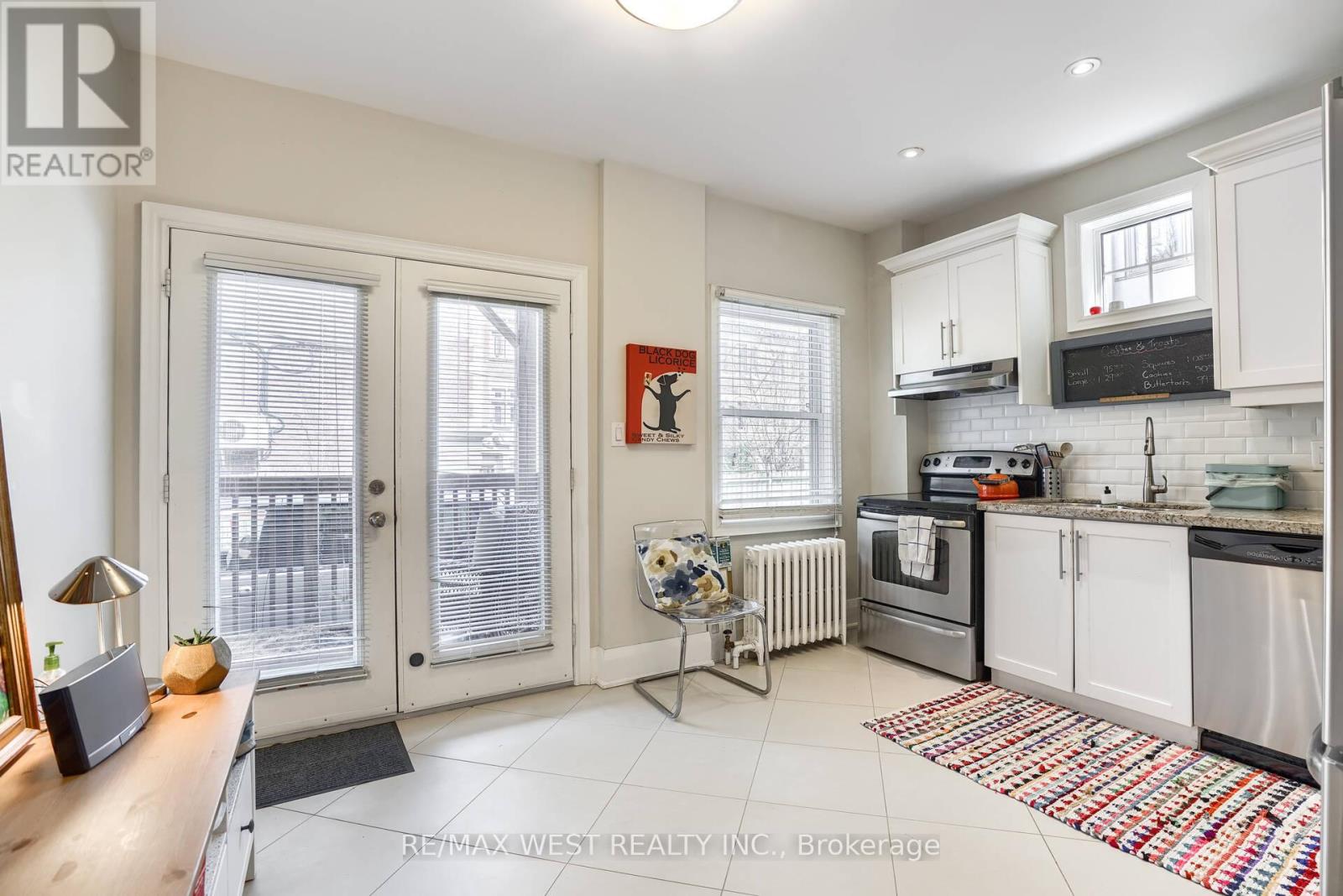 Main - 6 Oriole Gardens, Toronto, Ontario  M4V 1V7 - Photo 13 - C12994566