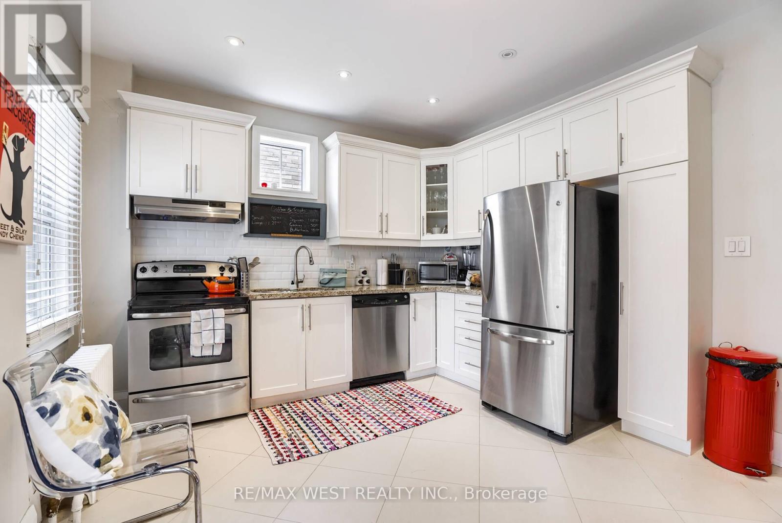 Main - 6 Oriole Gardens, Toronto, Ontario  M4V 1V7 - Photo 14 - C12994566