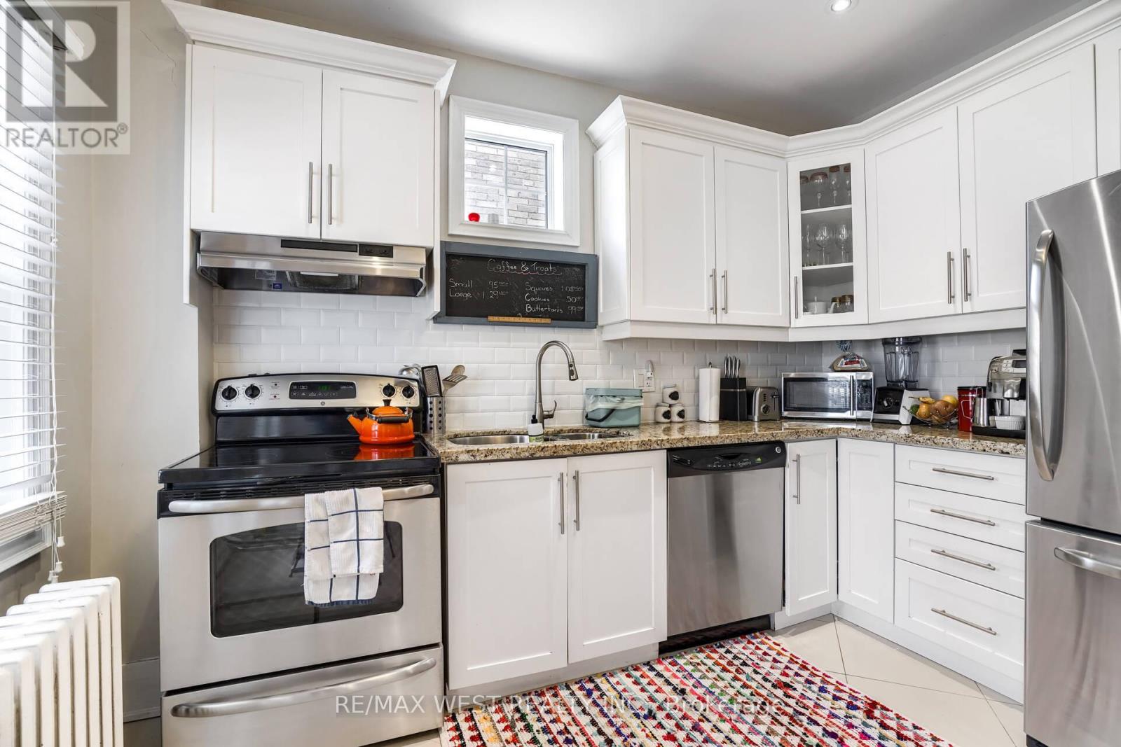 Main - 6 Oriole Gardens, Toronto, Ontario  M4V 1V7 - Photo 15 - C12994566