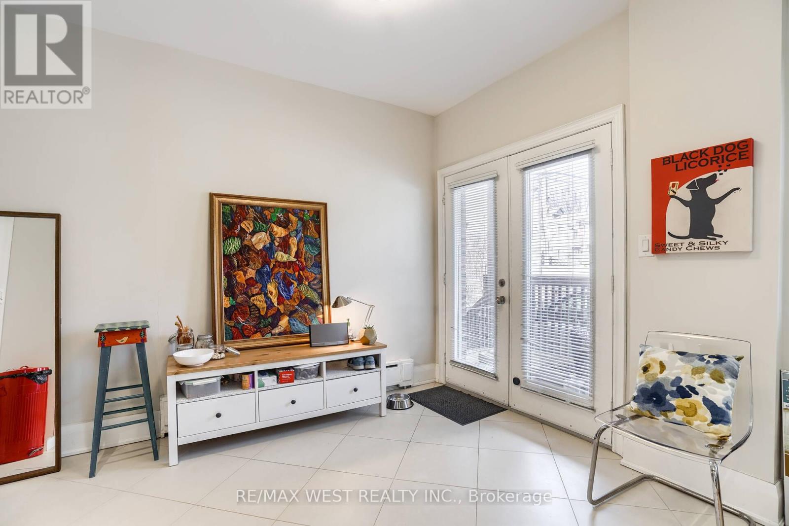 Main - 6 Oriole Gardens, Toronto, Ontario  M4V 1V7 - Photo 16 - C12994566