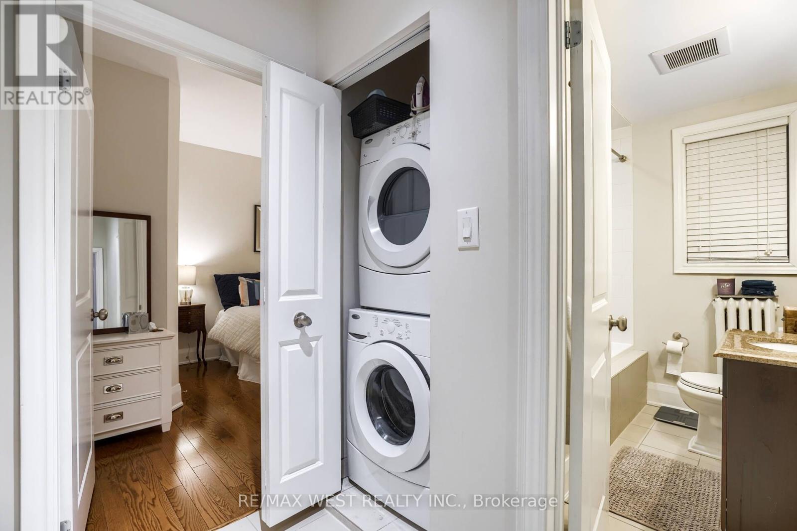 Main - 6 Oriole Gardens, Toronto, Ontario  M4V 1V7 - Photo 18 - C12994566