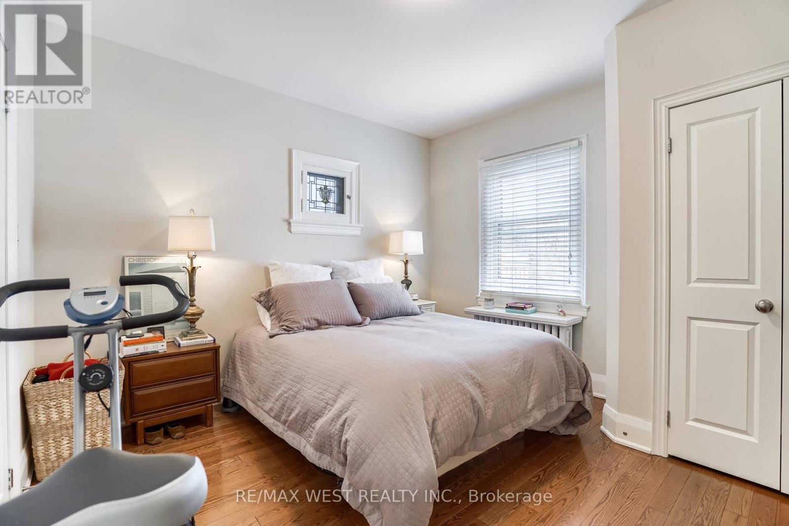 Main - 6 Oriole Gardens, Toronto, Ontario  M4V 1V7 - Photo 19 - C12994566