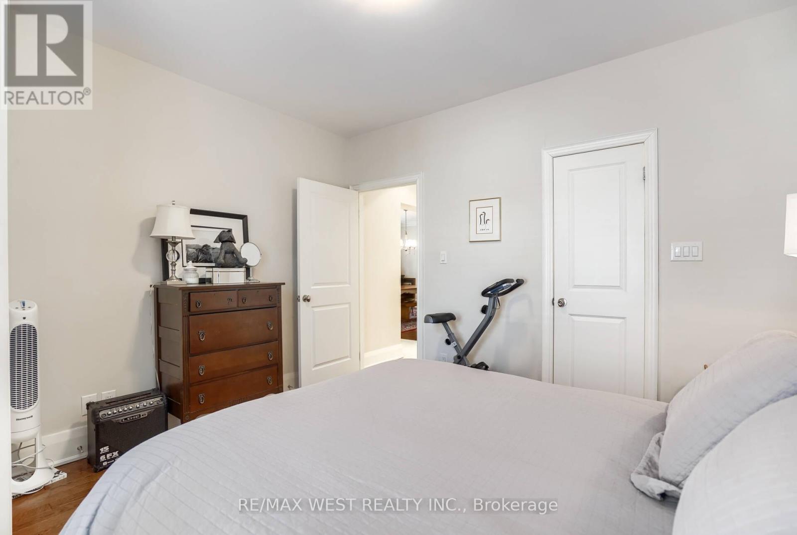 Main - 6 Oriole Gardens, Toronto, Ontario  M4V 1V7 - Photo 20 - C12994566