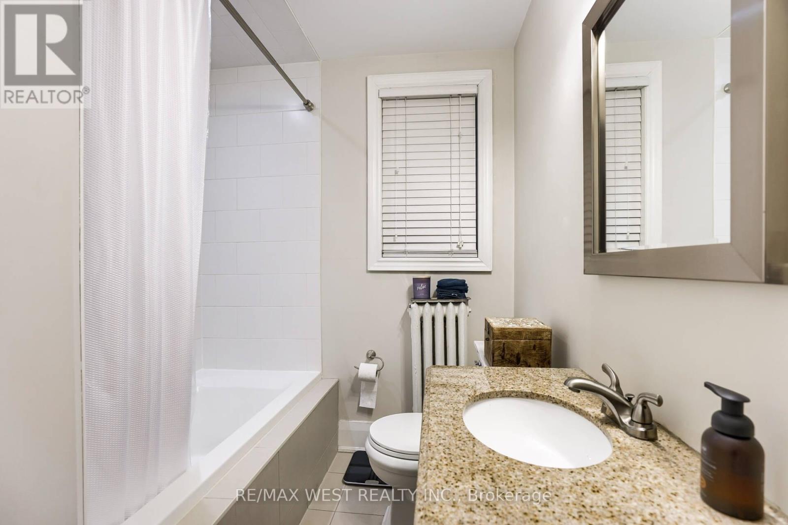 Main - 6 Oriole Gardens, Toronto, Ontario  M4V 1V7 - Photo 21 - C12994566