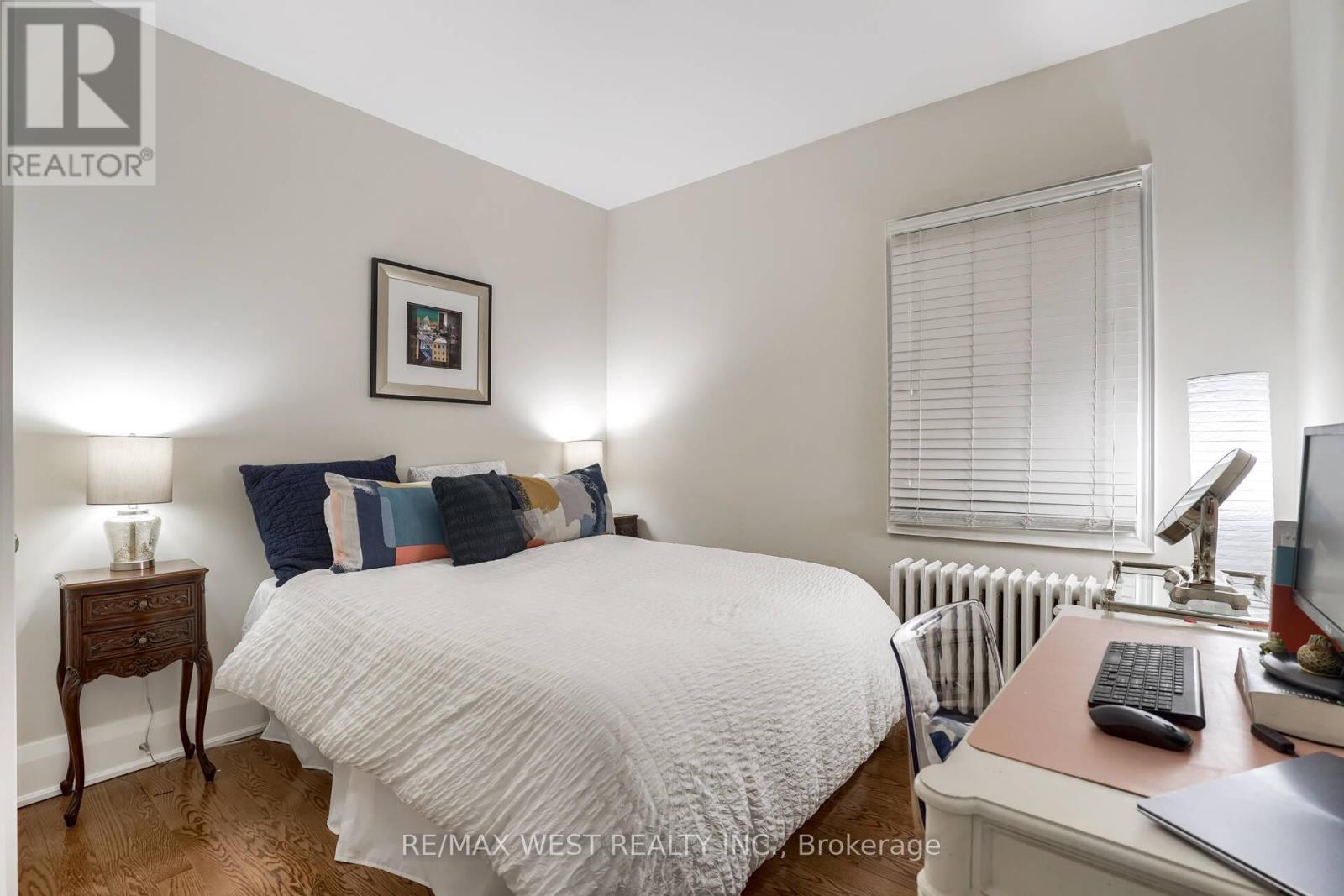 Main - 6 Oriole Gardens, Toronto, Ontario  M4V 1V7 - Photo 22 - C12994566