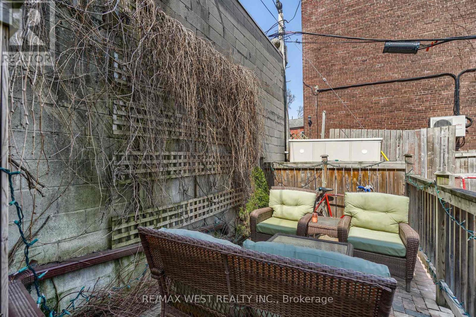 Main - 6 Oriole Gardens, Toronto, Ontario  M4V 1V7 - Photo 24 - C12994566