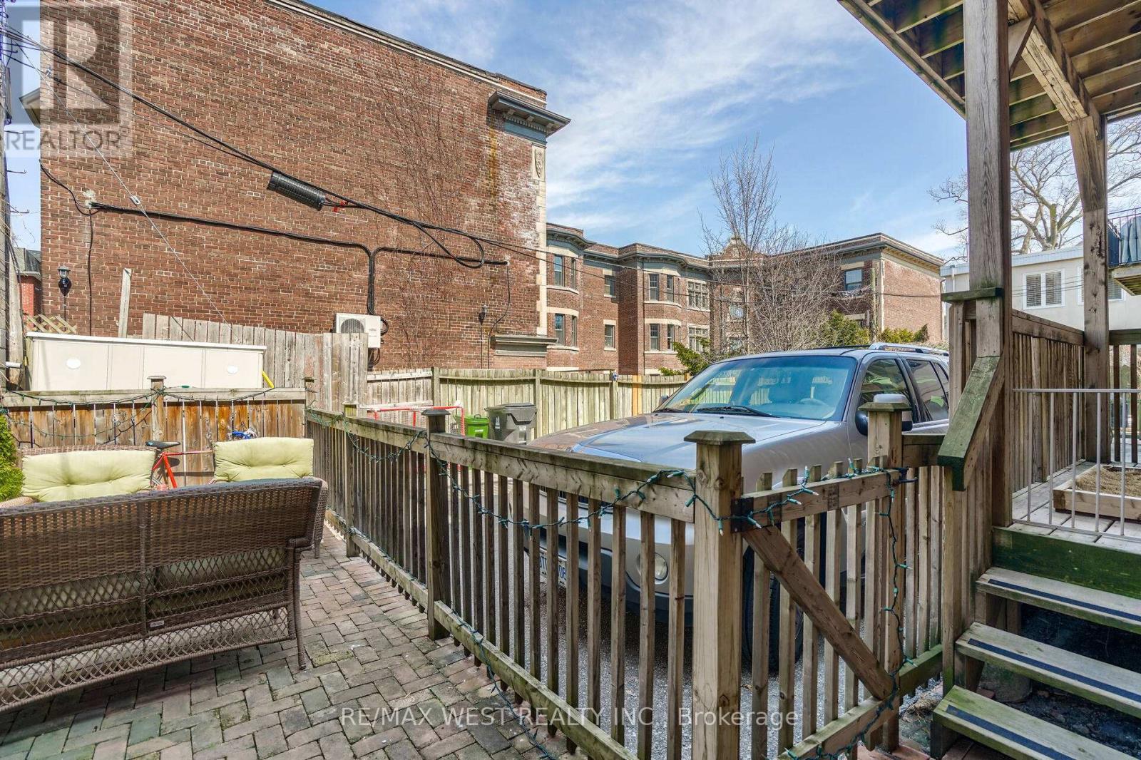 Main - 6 Oriole Gardens, Toronto, Ontario  M4V 1V7 - Photo 25 - C12994566
