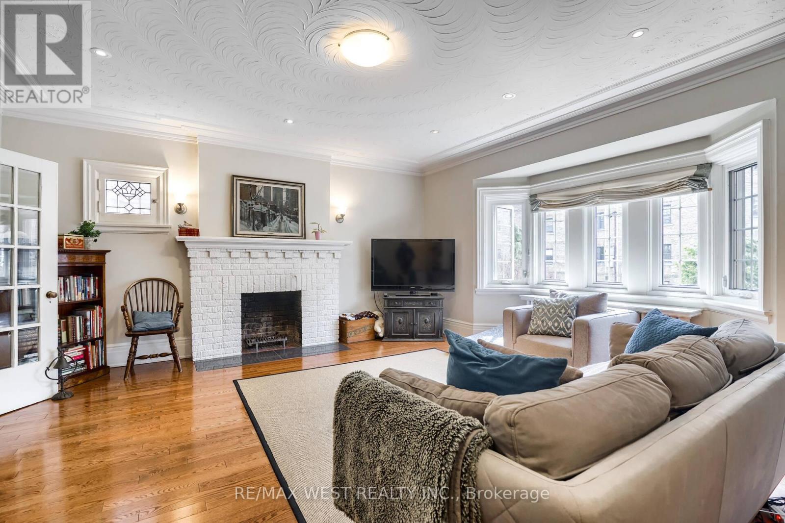 Main - 6 Oriole Gardens, Toronto, Ontario  M4V 1V7 - Photo 4 - C12994566