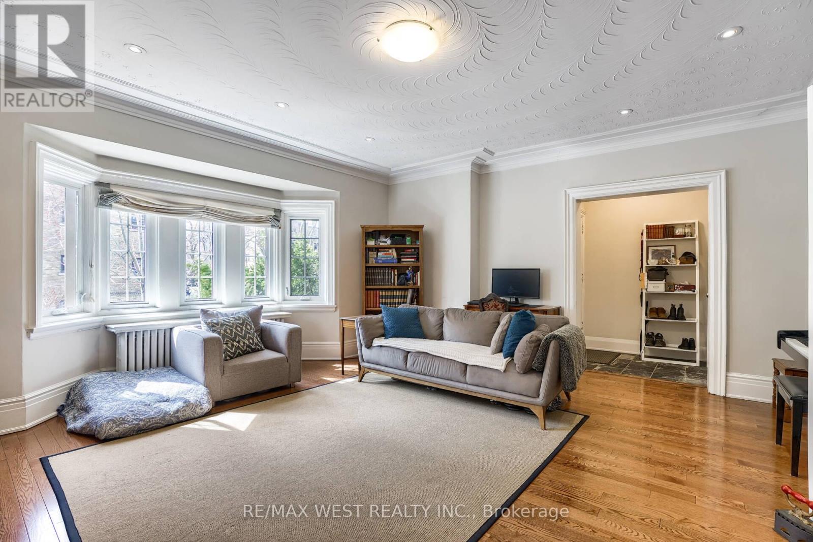 Main - 6 Oriole Gardens, Toronto, Ontario  M4V 1V7 - Photo 6 - C12994566