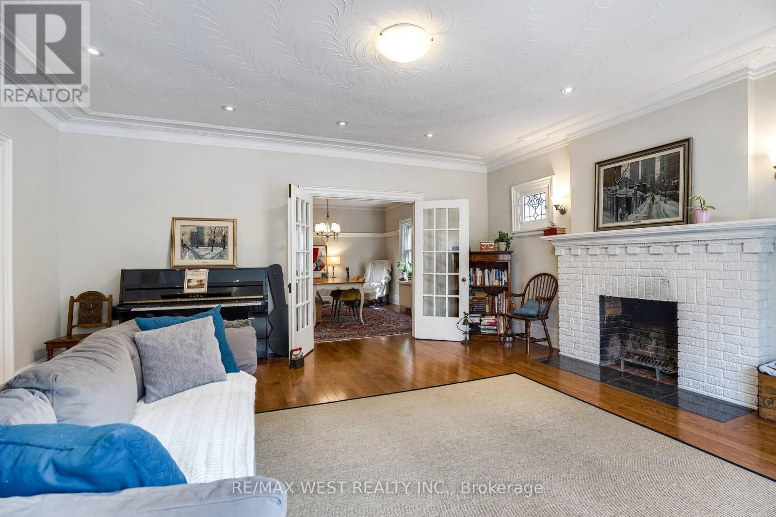 Main - 6 Oriole Gardens, Toronto, Ontario  M4V 1V7 - Photo 8 - C12994566