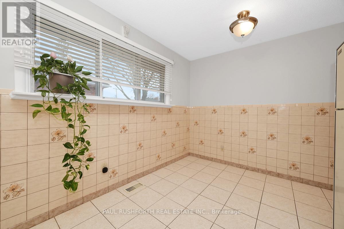 1176 Dorchester Avenue, Ottawa, Ontario K1Z 8E4 - Photo 11 - X12994556
