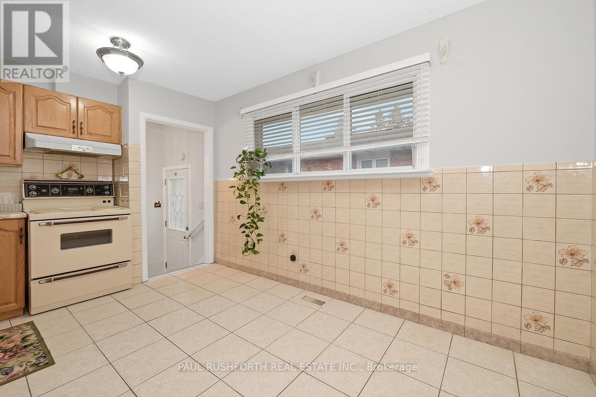 1176 Dorchester Avenue, Ottawa, Ontario K1Z 8E4 - Photo 12 - X12994556