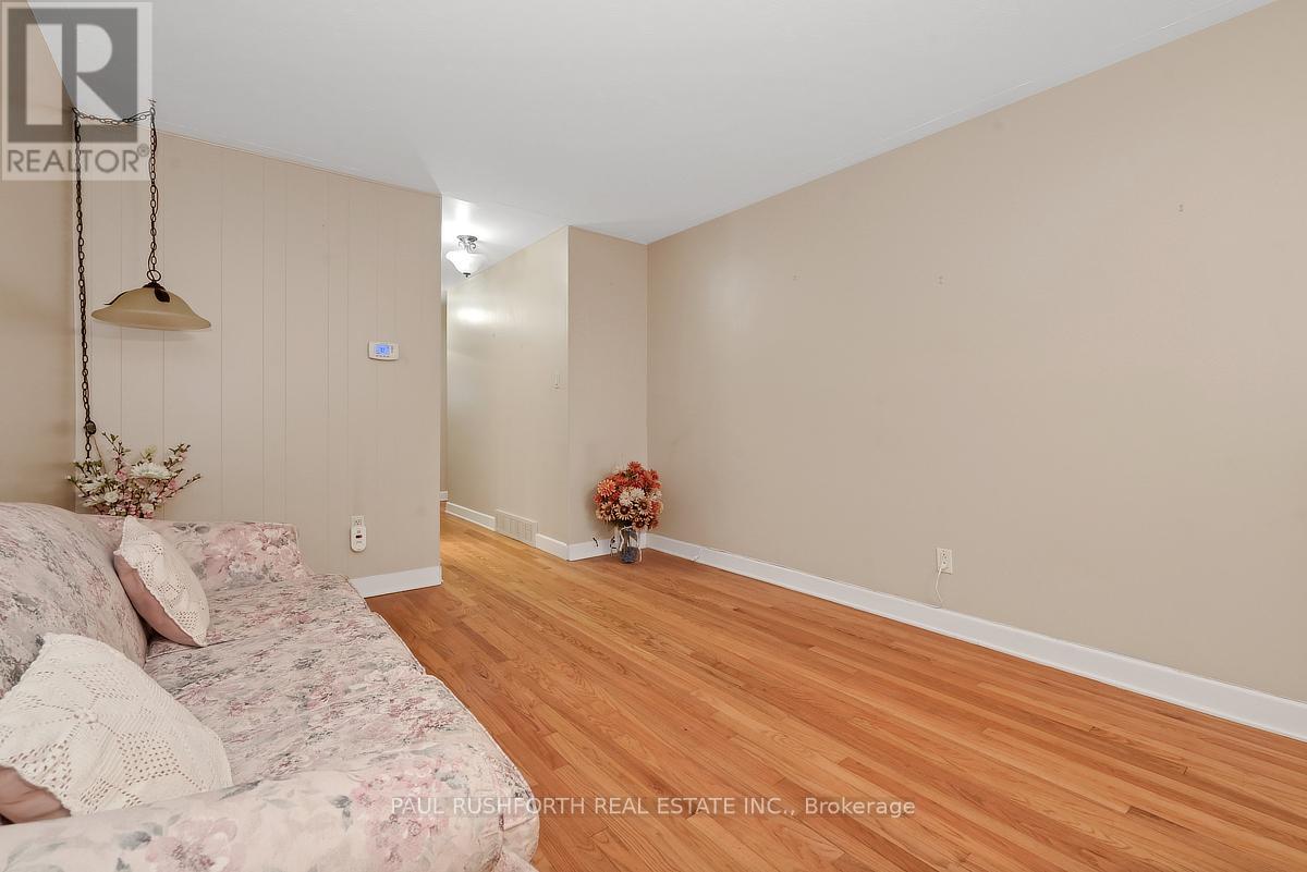 1176 Dorchester Avenue, Ottawa, Ontario K1Z 8E4 - Photo 5 - X12994556