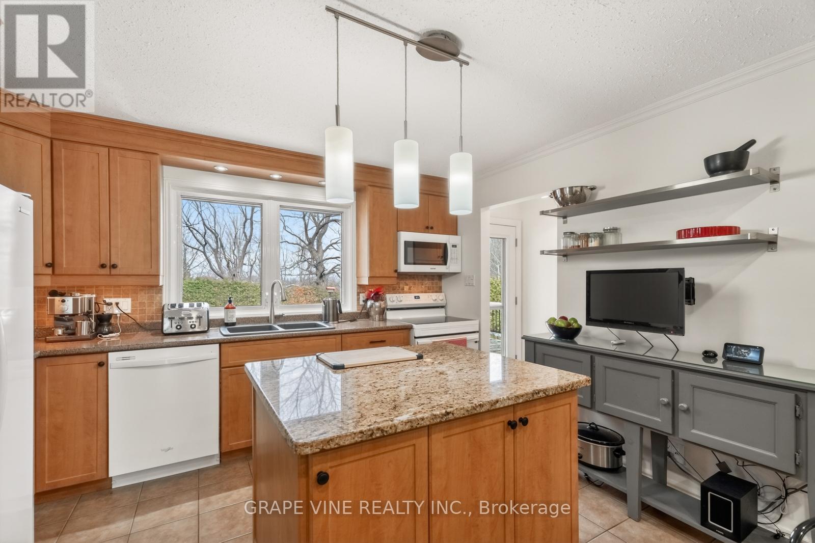 83 Nanook Crescent, Ottawa, Ontario  K2L 2B2 - Photo 15 - X12994588