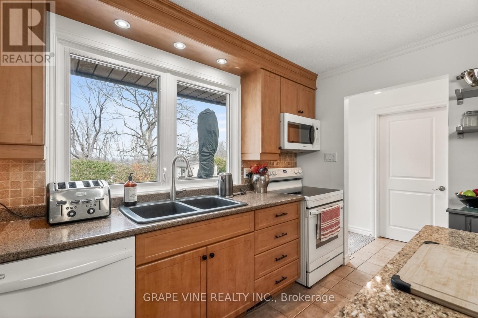 83 Nanook Crescent, Ottawa, Ontario  K2L 2B2 - Photo 16 - X12994588