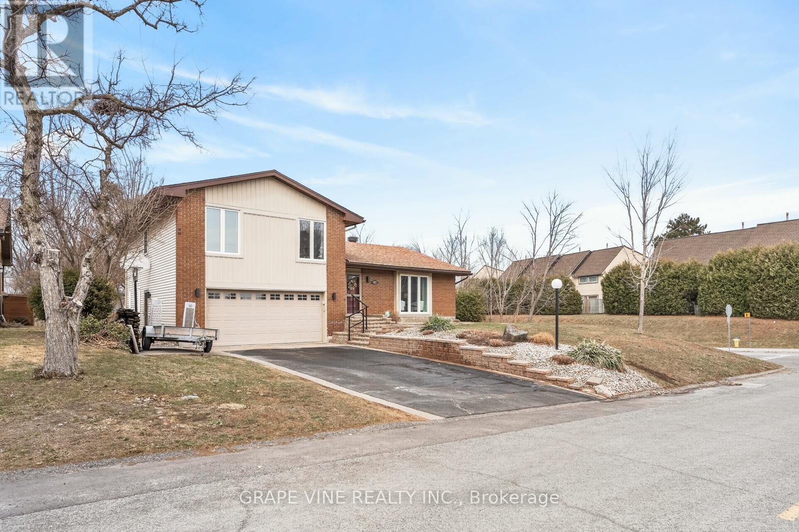 83 Nanook Crescent, Ottawa, Ontario  K2L 2B2 - Photo 2 - X12994588