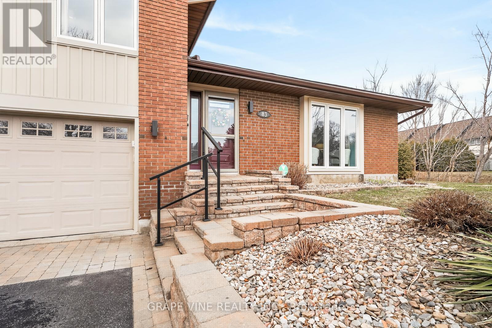 83 Nanook Crescent, Ottawa, Ontario  K2L 2B2 - Photo 4 - X12994588
