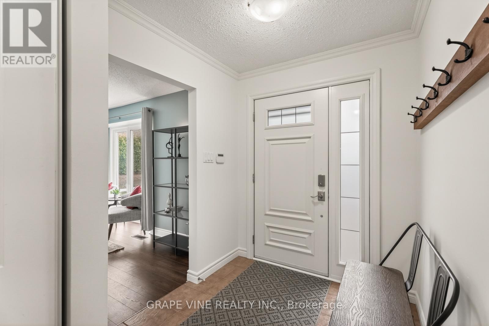 83 Nanook Crescent, Ottawa, Ontario  K2L 2B2 - Photo 5 - X12994588