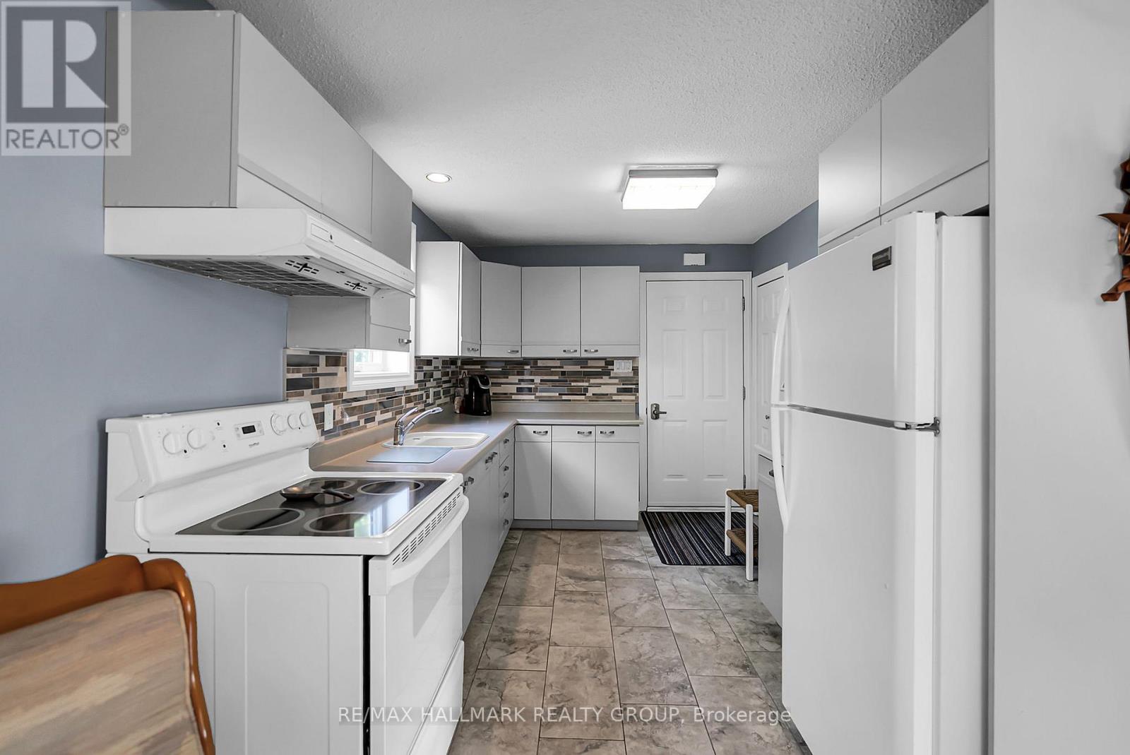 656 Ch Station Road, Alfred And Plantagenet, Ontario K0B 1A0 - Photo 4 - X12994602