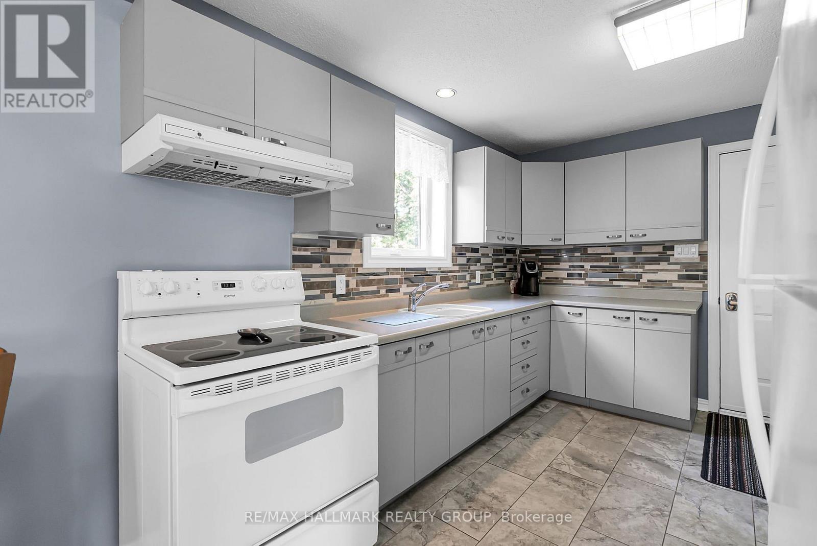 656 Ch Station Road, Alfred And Plantagenet, Ontario K0B 1A0 - Photo 5 - X12994602