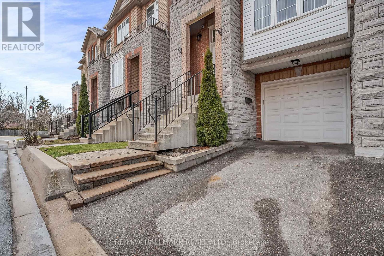 8 Tollgate Mews, Toronto, Ontario  M1M 3X5 - Photo 2 - E12994578