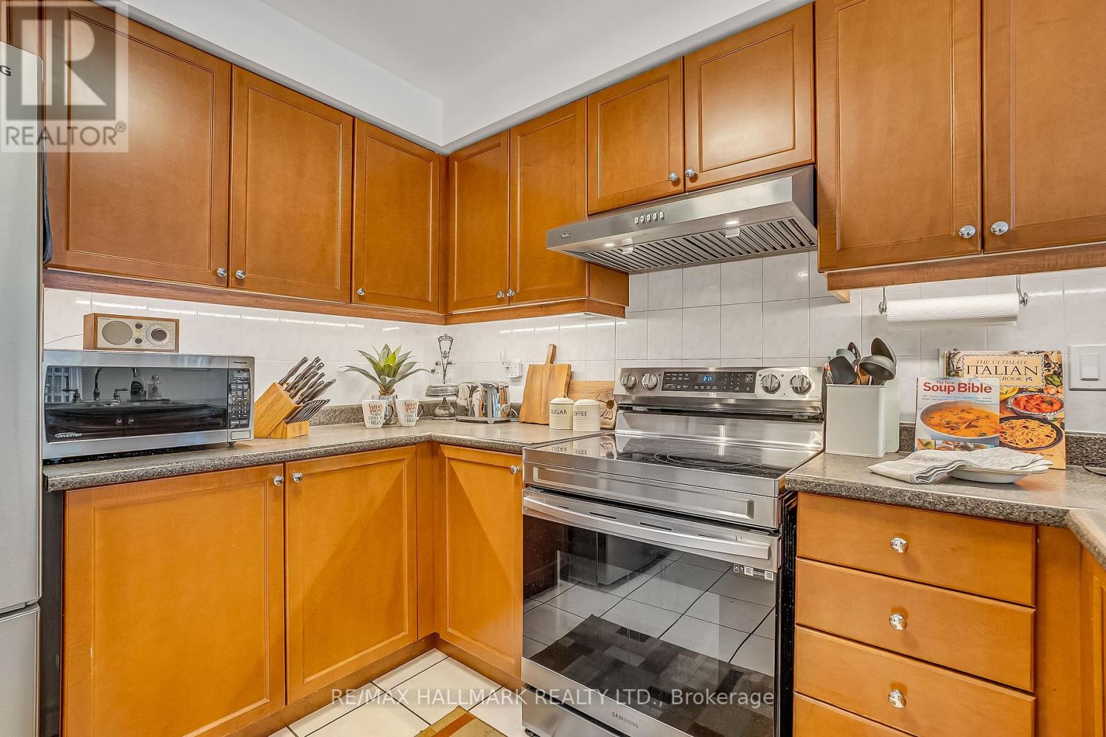 8 Tollgate Mews, Toronto, Ontario  M1M 3X5 - Photo 8 - E12994578