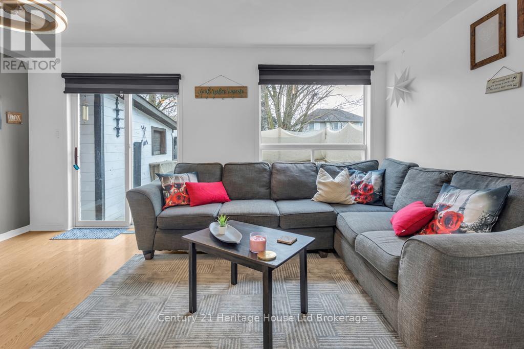 23 Tulip Drive, Tillsonburg, Ontario  N4G 5S5 - Photo 2 - X12994576