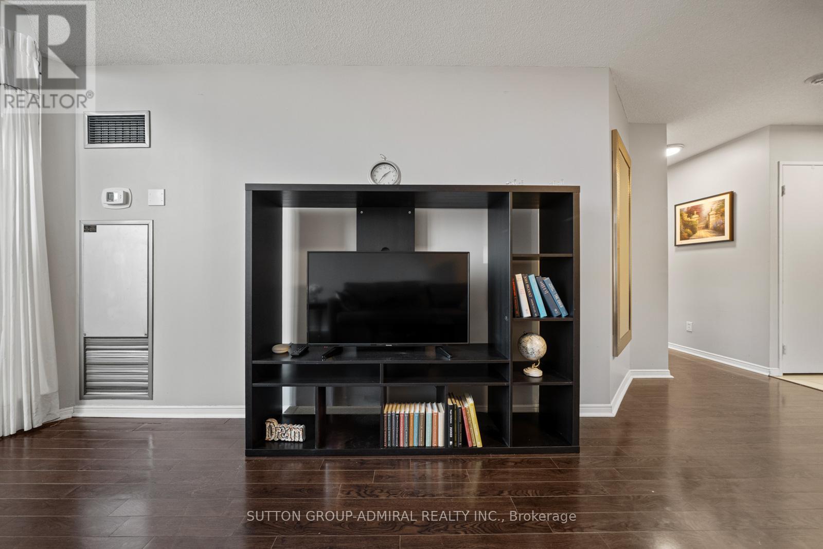 1103 - 81 Townsgate Drive, Vaughan, Ontario  L4J 8E6 - Photo 9 - N12994488