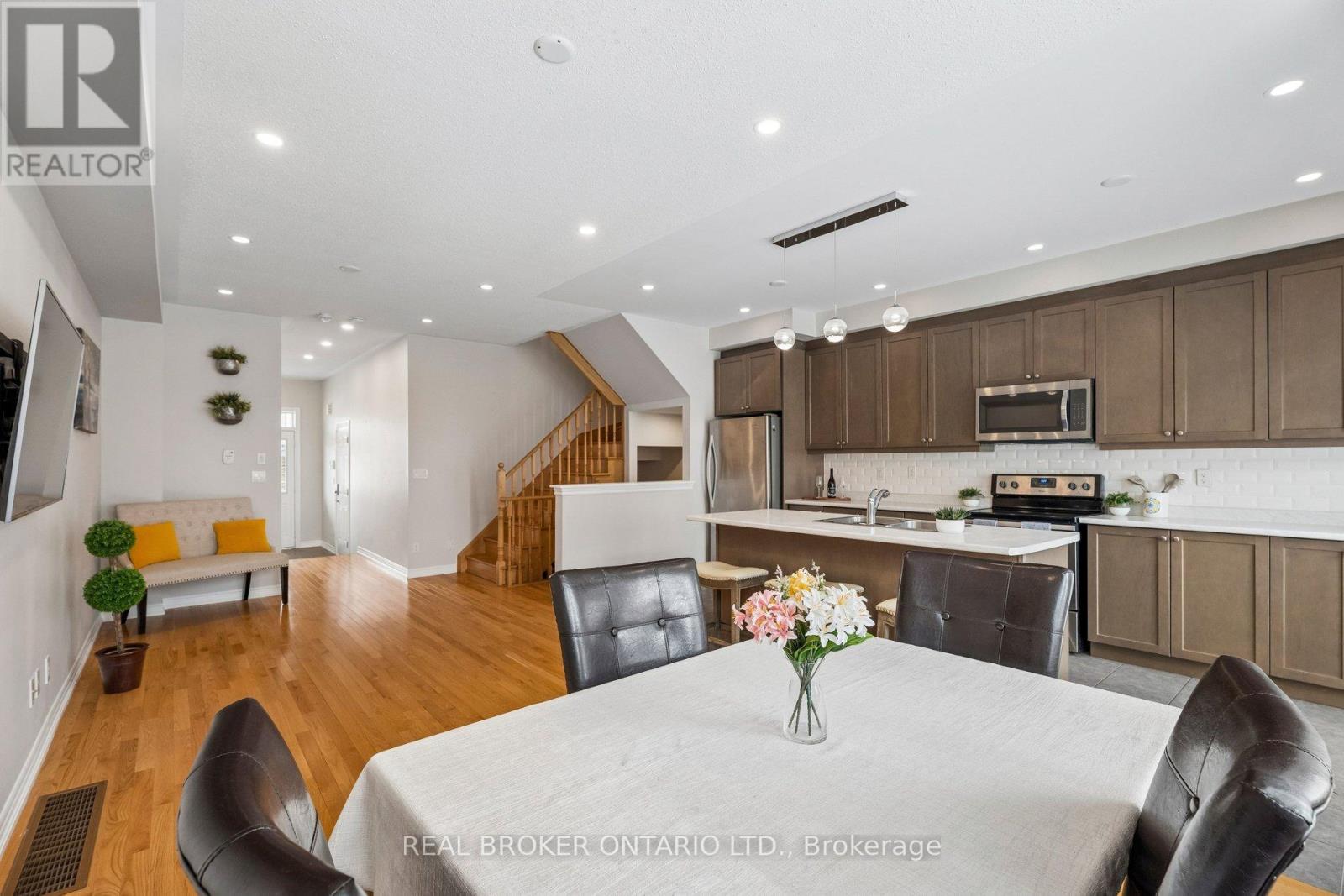 105 Alvin Pegg Drive, East Gwillimbury, Ontario  L9N 0R7 - Photo 11 - N12994538