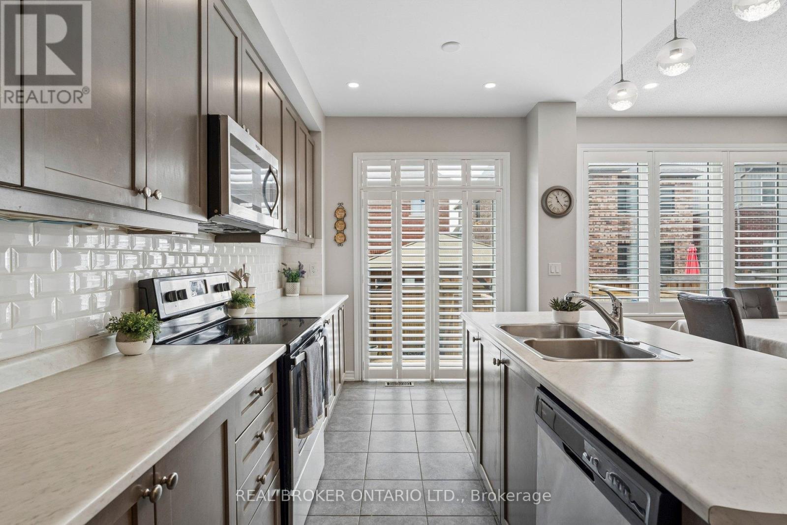 105 Alvin Pegg Drive, East Gwillimbury, Ontario  L9N 0R7 - Photo 15 - N12994538