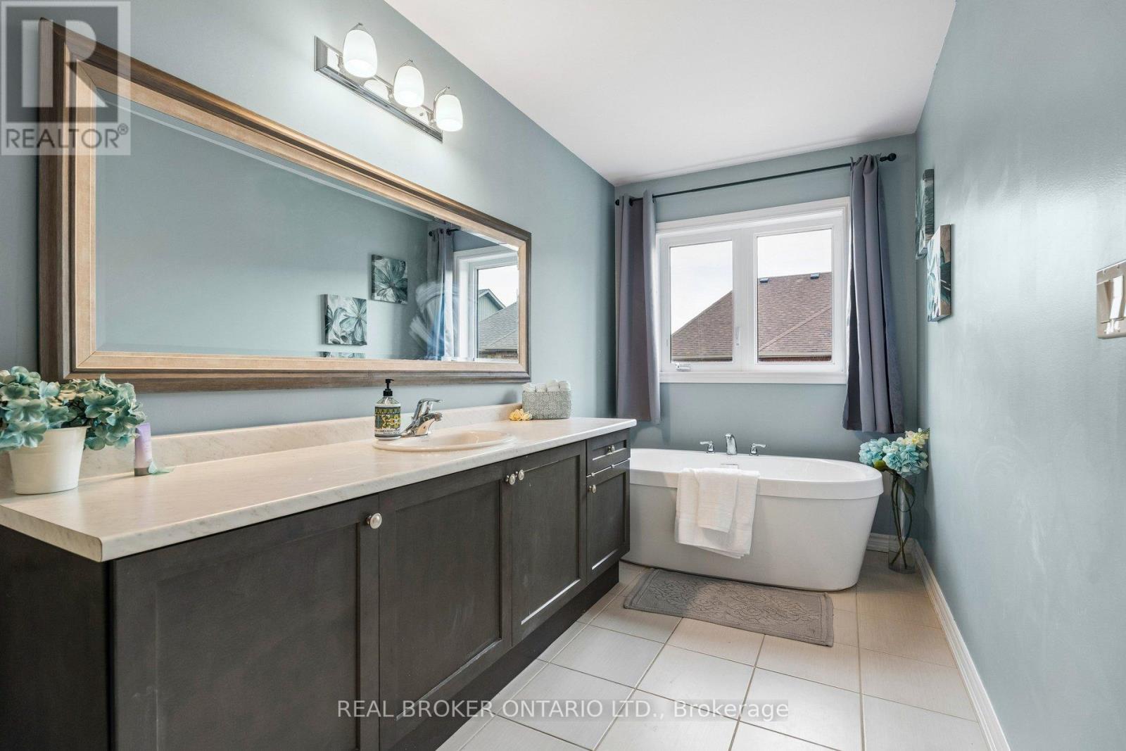 105 Alvin Pegg Drive, East Gwillimbury, Ontario  L9N 0R7 - Photo 27 - N12994538