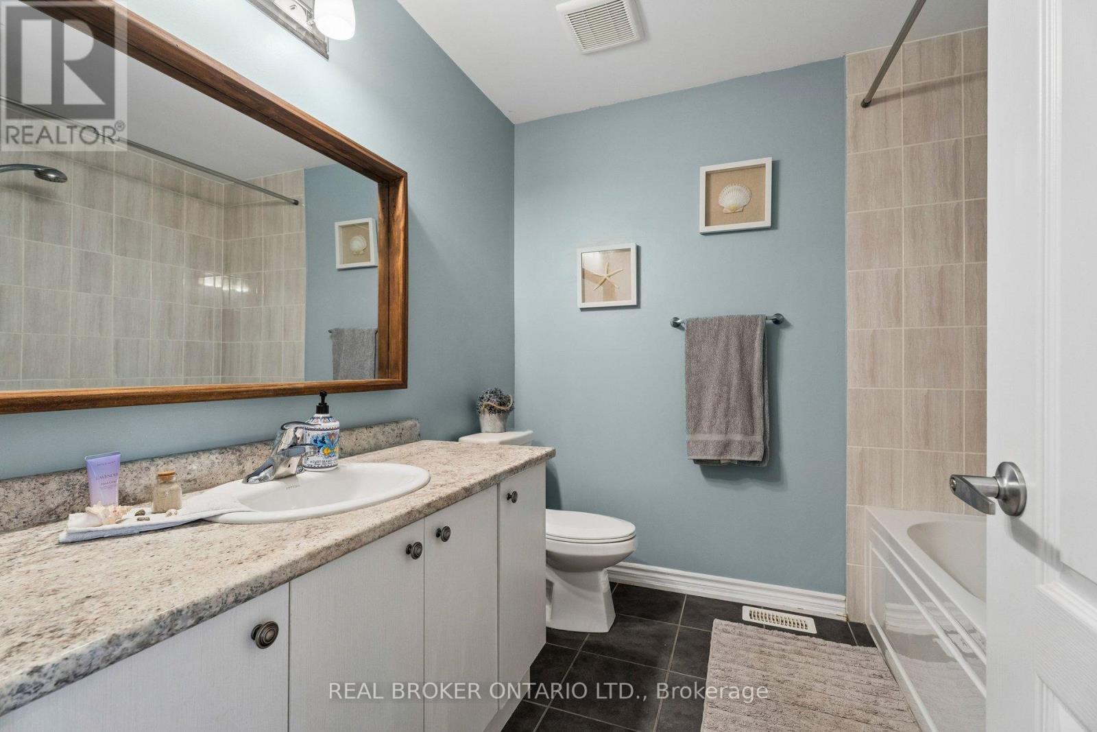 105 Alvin Pegg Drive, East Gwillimbury, Ontario  L9N 0R7 - Photo 34 - N12994538