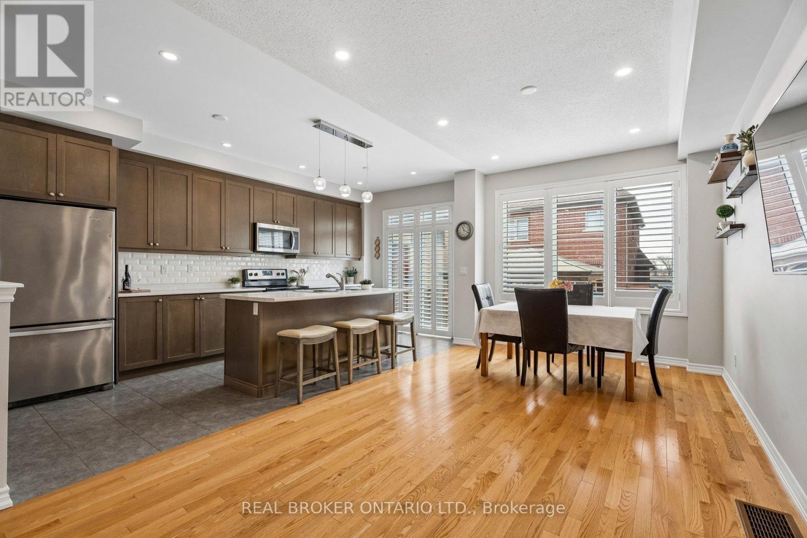 105 Alvin Pegg Drive, East Gwillimbury, Ontario  L9N 0R7 - Photo 6 - N12994538