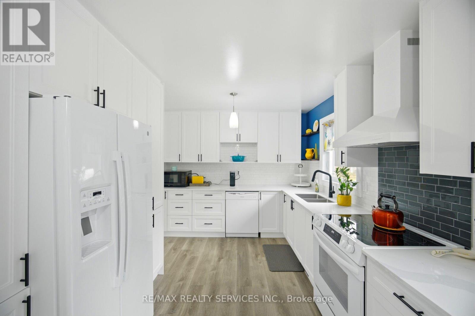 56 Princess Drive, Adjala-Tosorontio (Lisle), Ontario  L0M 1M0 - Photo 4 - N12994552